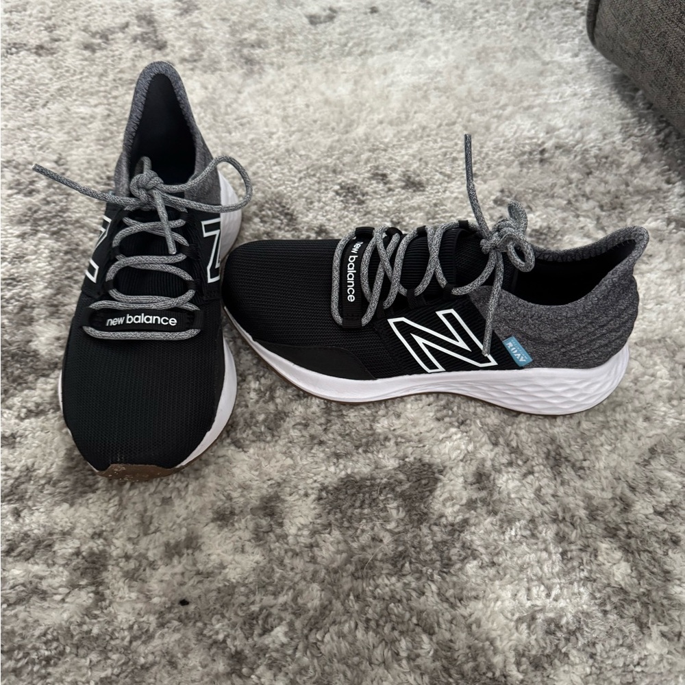 Girls new balance size 2 never worn
